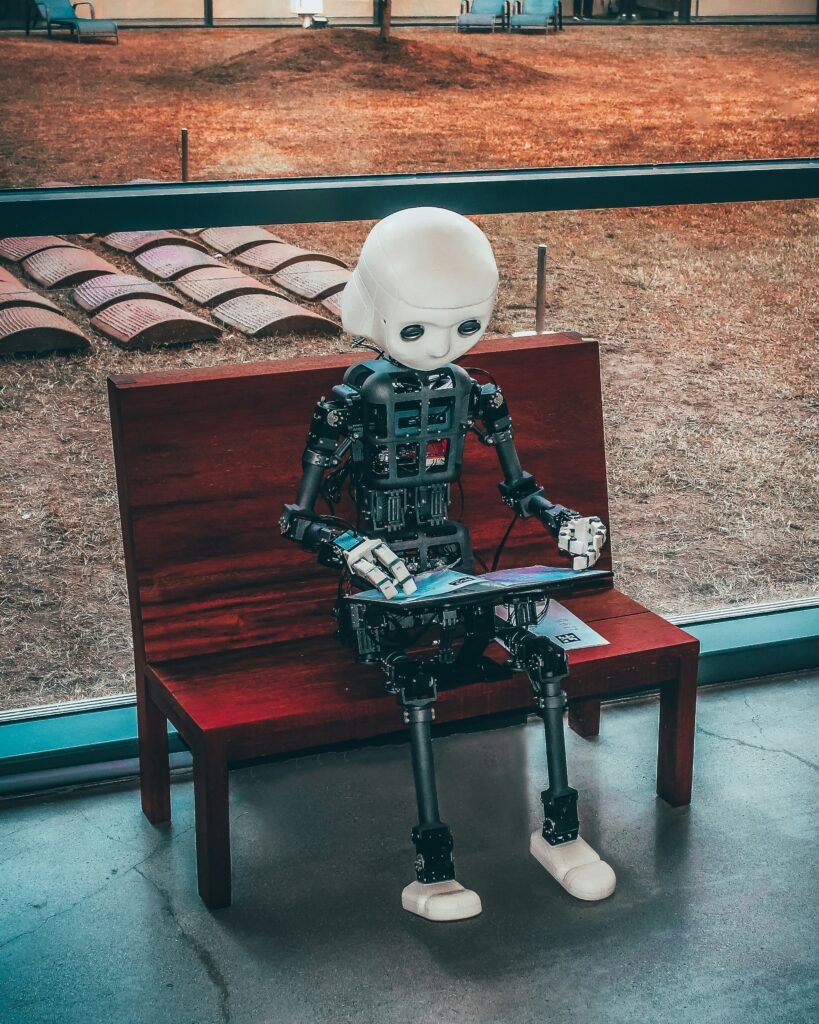 AI robot symbolizing artificial intelligence assisting with resume writing, helping job seekers create polished, ATS-friendly resumes for modern job applications.
