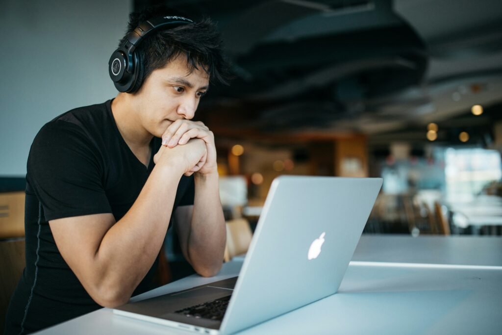 Student learning artificial intelligence through an online AI course on a laptop.